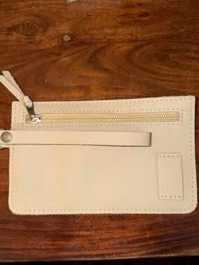 NEW Portland Leather Adriana Wristlet with Zip in Bone